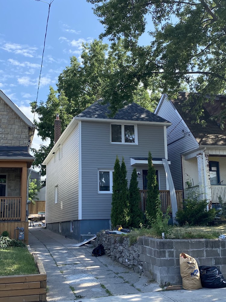 CB SEASONAL SOLUTIONS ROOFING & SIDING